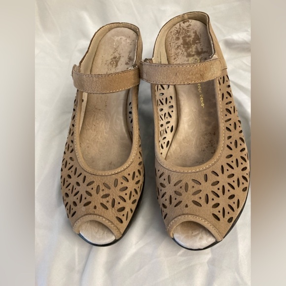 Jambu Journey Too Tan Peep-Toe Mule 8 - Picture 4 of 11